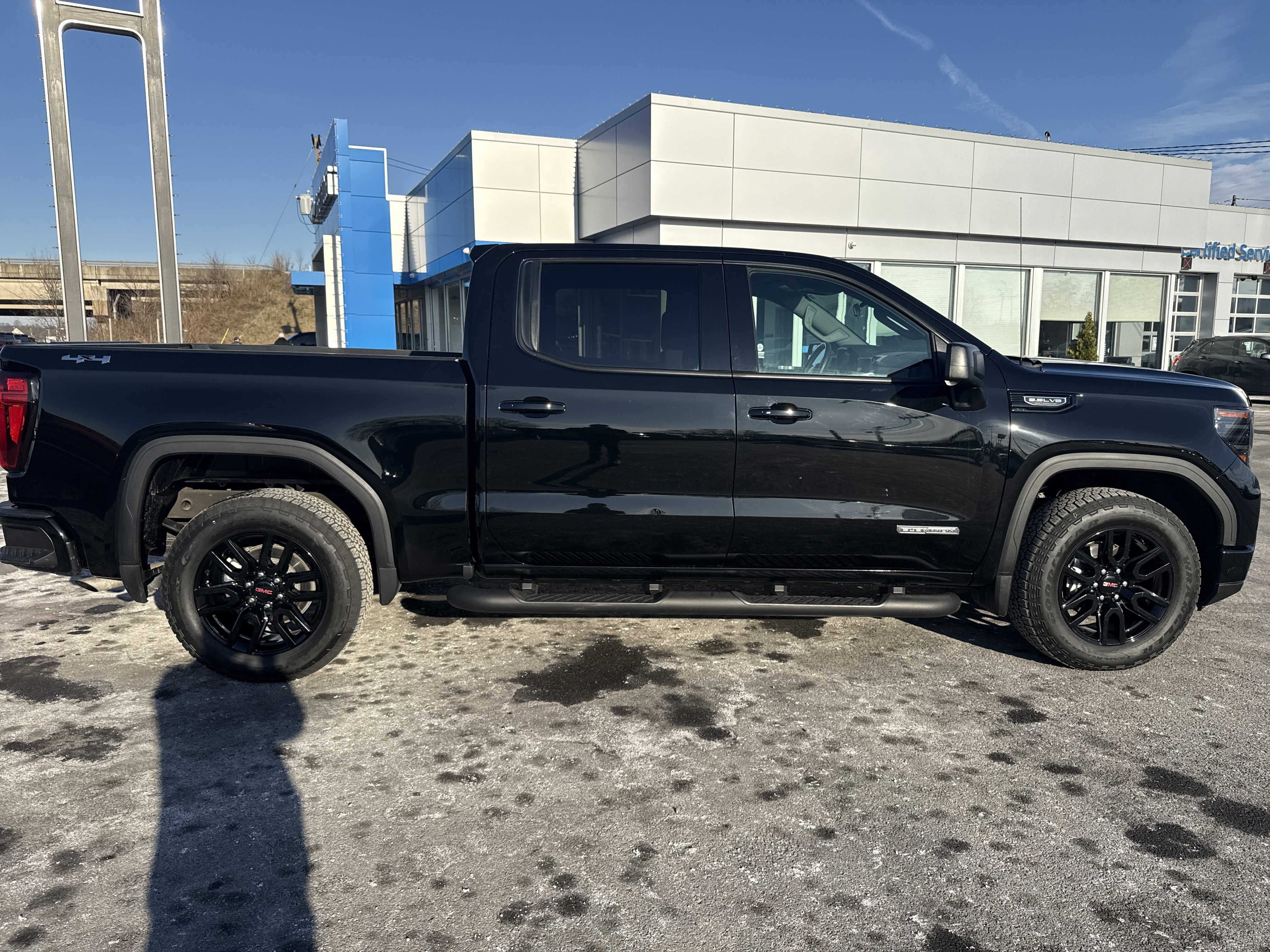Used 2023 GMC Sierra 1500 Elevation image 2