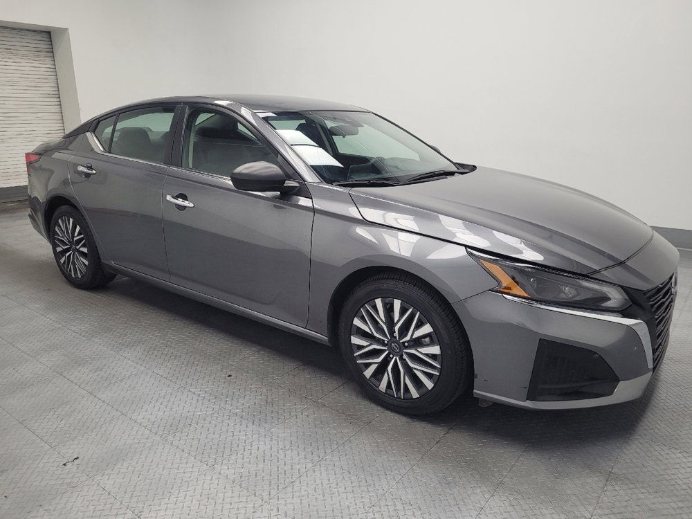 Used 2024 Nissan Altima 2.5 SV image 11