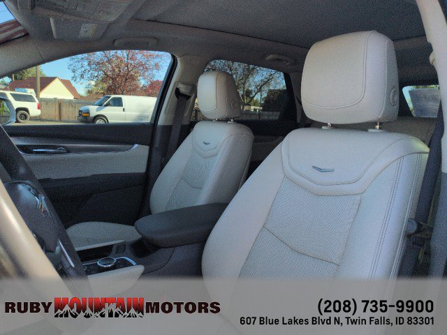 Used 2020 Cadillac XT5 Premium Luxury AWD/4WD image 2