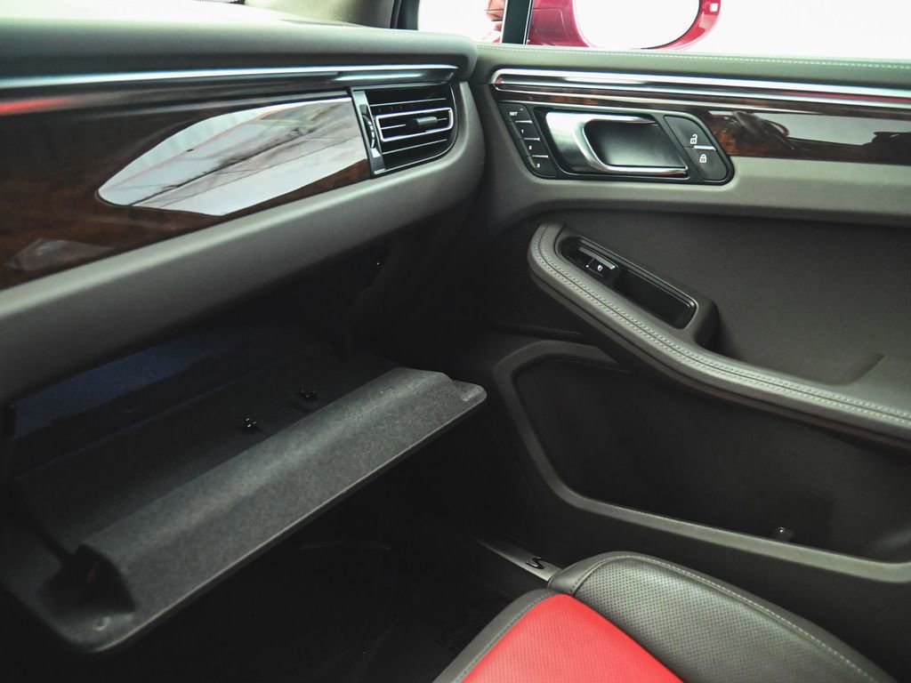 Used 2023 Porsche Macan S image 16