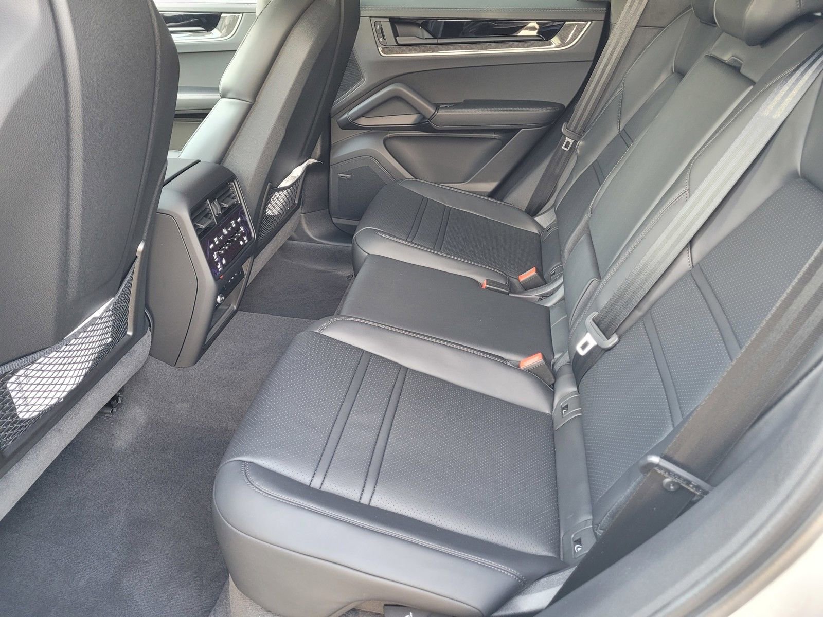 New 2025 Porsche Cayenne Turbo AWD/4WD image 14