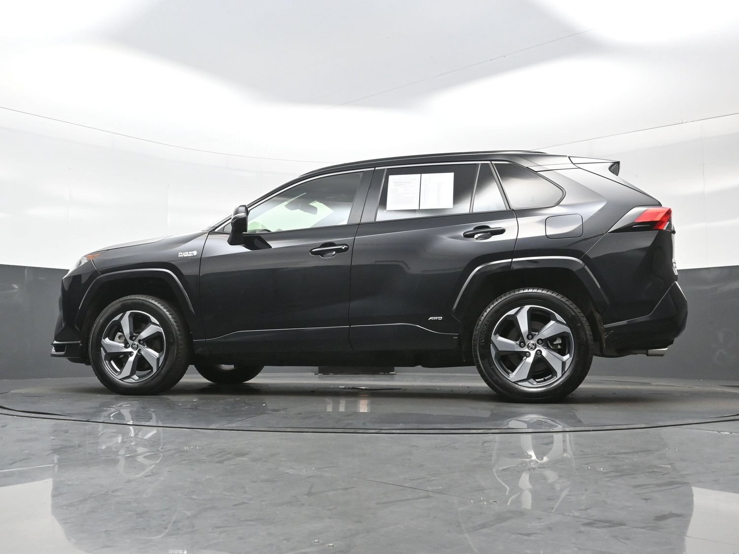 Used 2021 Toyota RAV4 SE w/ Weather & Moonroof Package AWD/4WD image 28