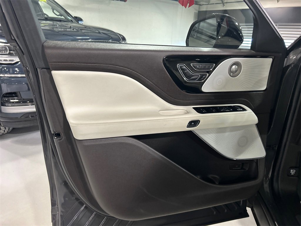 Certified 2024 Lincoln Aviator Black Label w/ Dynamic Handling Package image 9