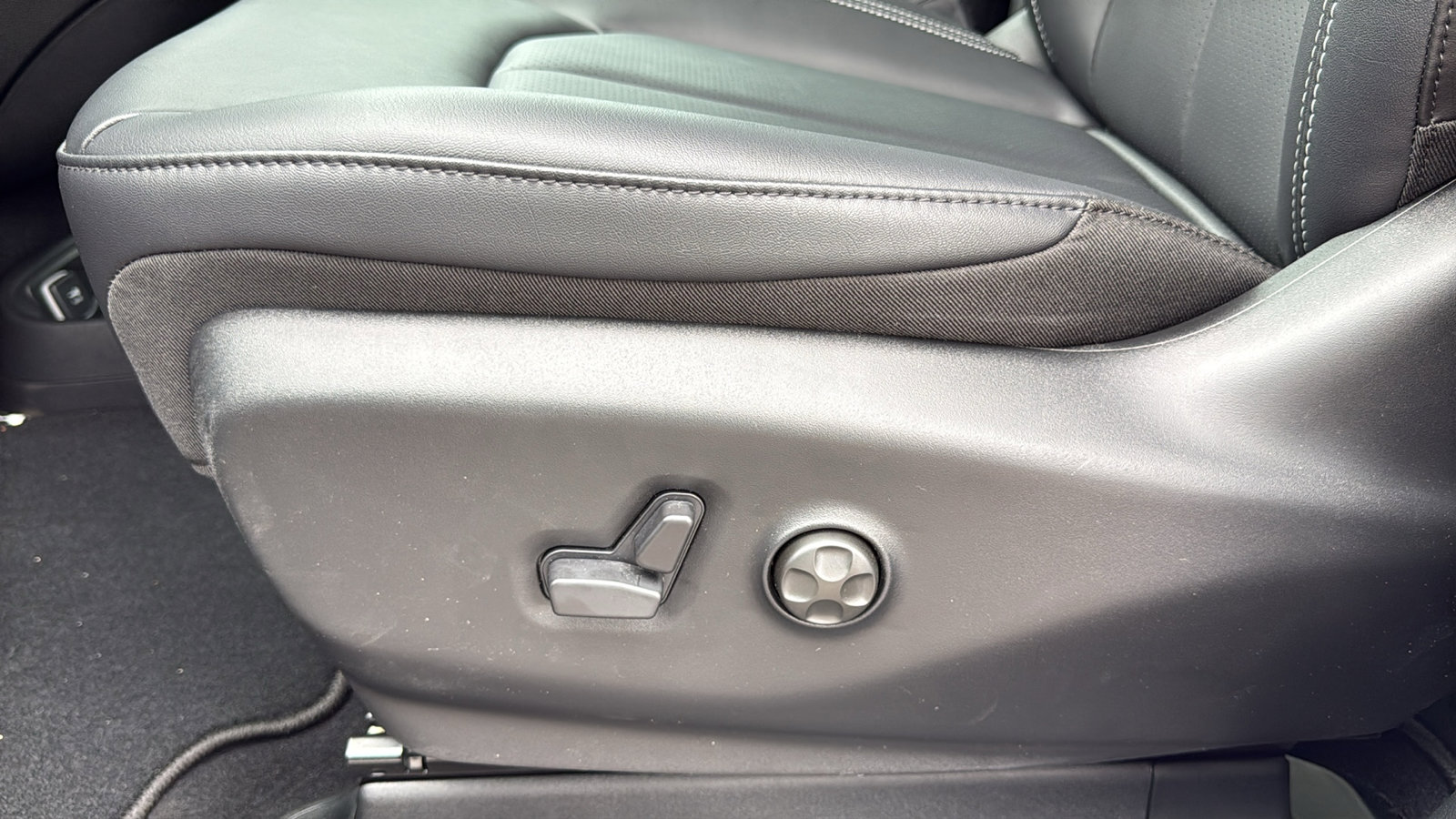 New 2026 Chrysler Voyager LX image 11