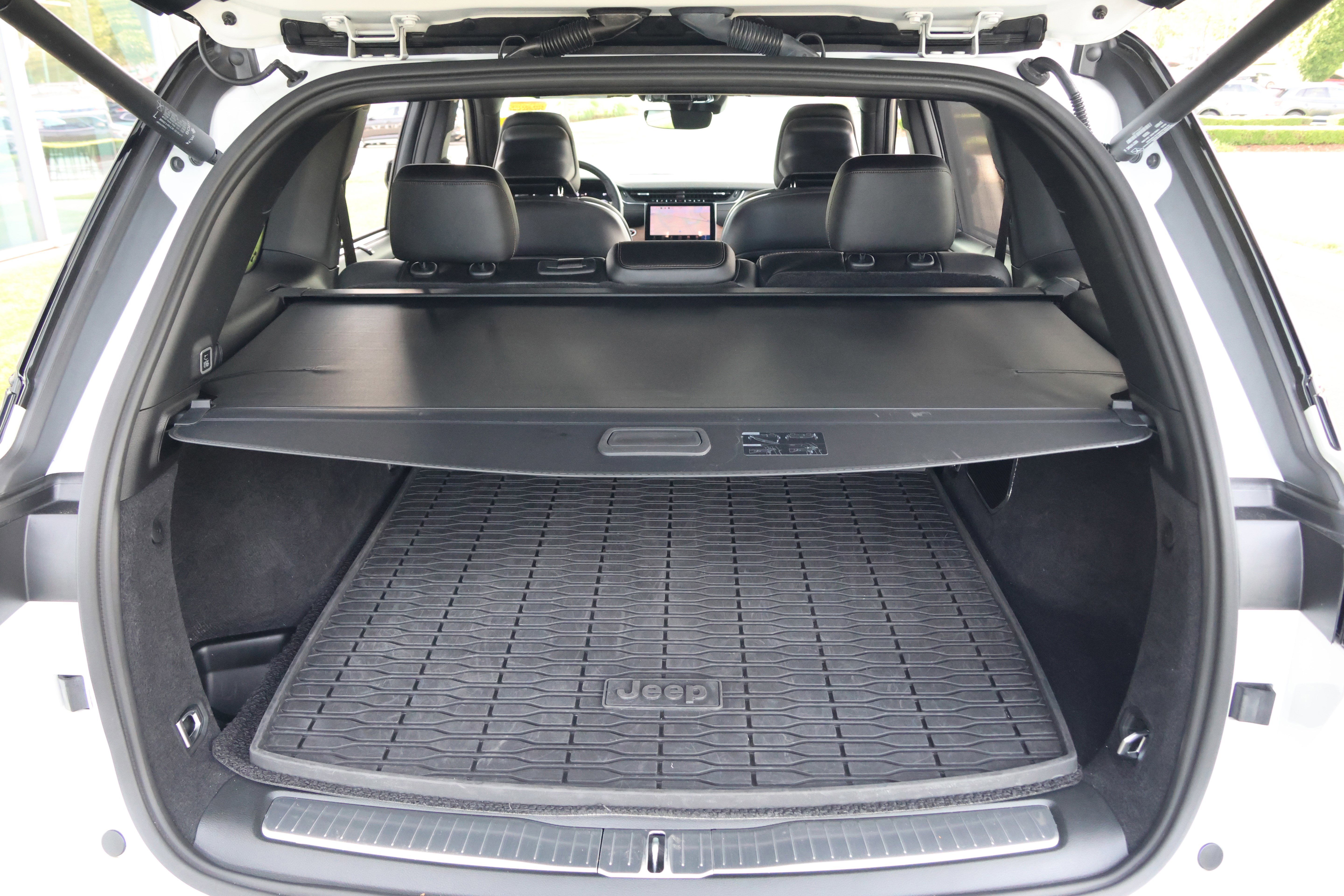 Used 2024 Jeep Grand Cherokee Summit w/ High Altitude Package AWD/4WD image 34