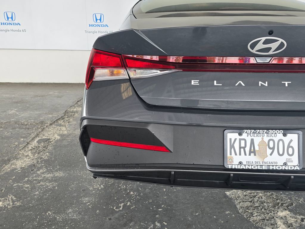 Used 2025 Hyundai Elantra SE FWD image 42