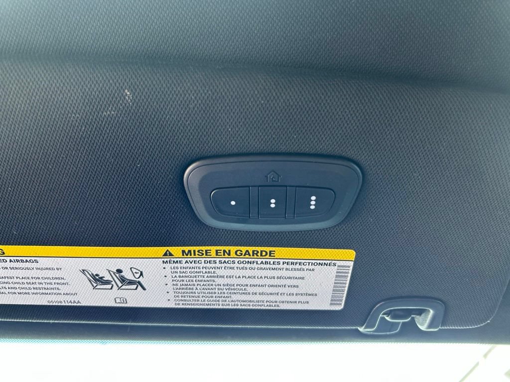 Used 2025 Chrysler Pacifica Select FWD image 30