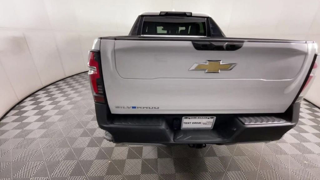 New 2025 Chevrolet Silverado EV LT image 10