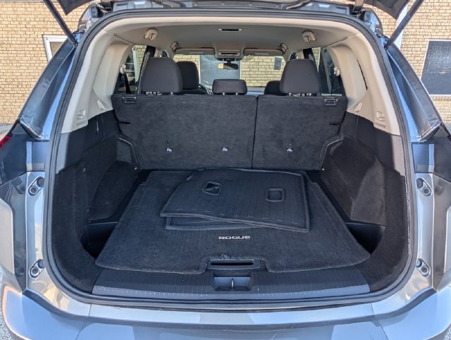 Used 2024 Nissan Rogue S FWD image 18