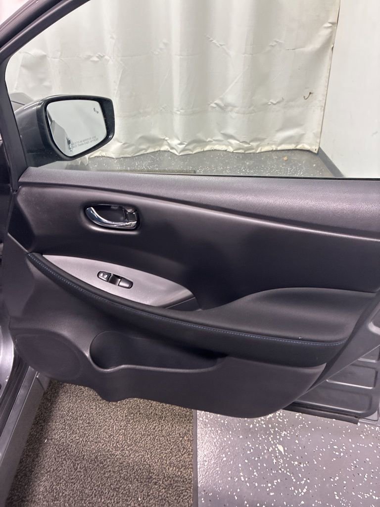 Used 2023 Nissan Leaf S image 28