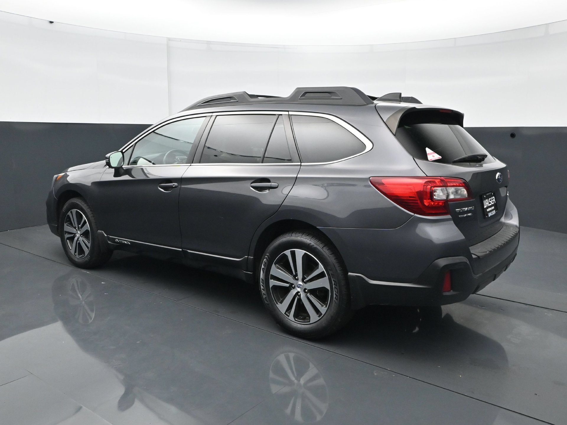 Used 2018 Subaru Outback 2.5i Limited w/ Popular Package #2 AWD/4WD image 3