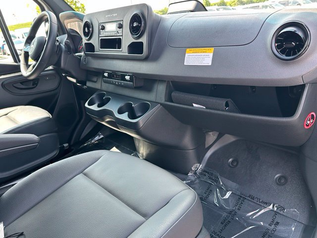 Used 2025 Mercedes-Benz Sprinter 2500 image 10