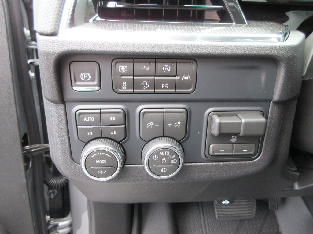 New 2026 Chevrolet Suburban RST w/ RST Capability Package AWD/4WD image 26