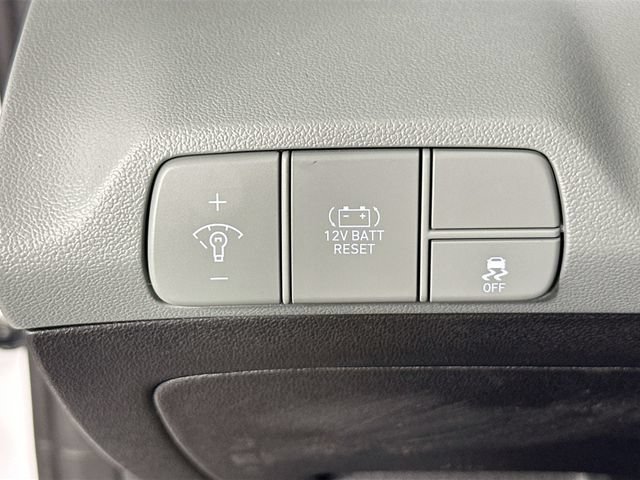 Used 2025 Hyundai Elantra Limited FWD image 26