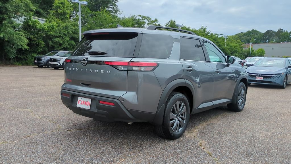 Used 2025 Nissan Pathfinder SV FWD image 5