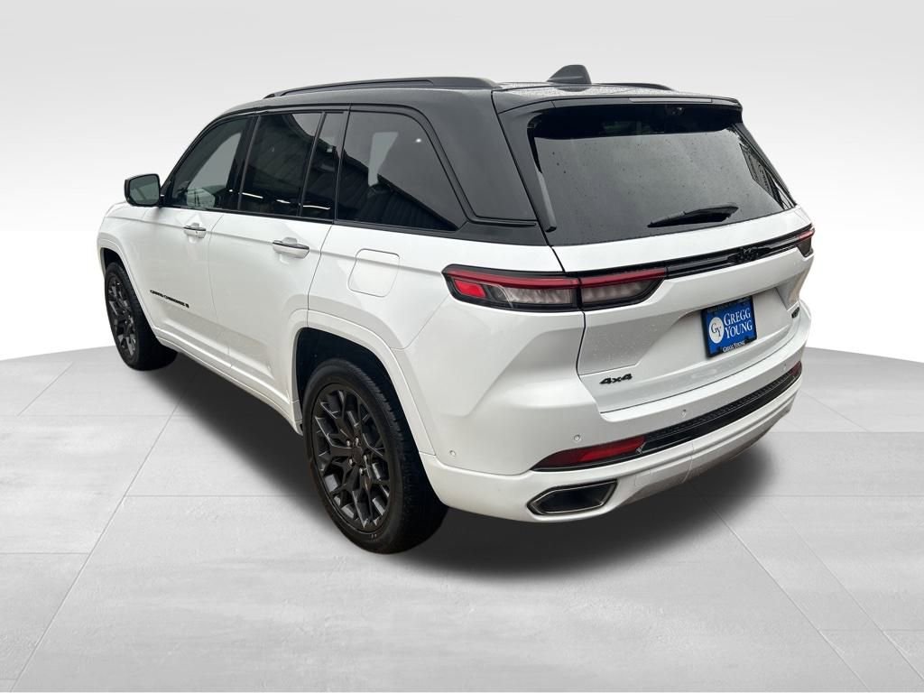 New 2025 Jeep Grand Cherokee Summit image 3