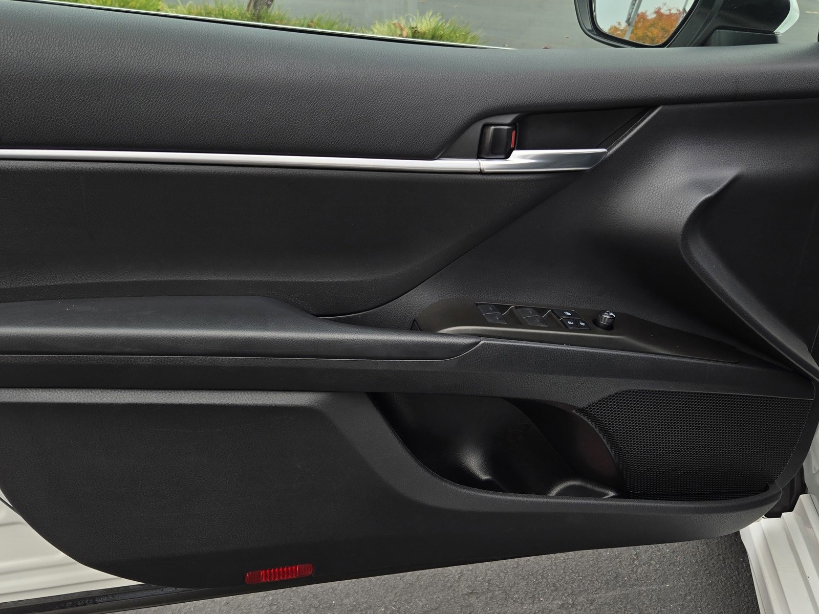 Certified 2021 Toyota Camry SE image 9