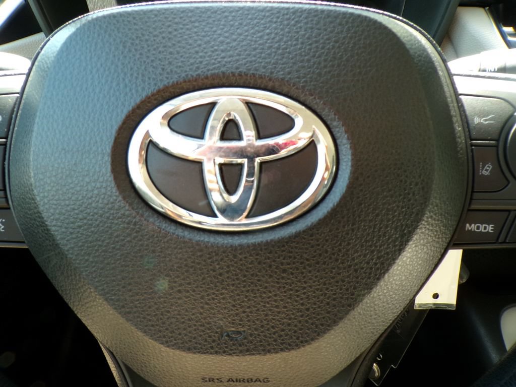 Used 2021 Toyota Corolla LE FWD image 32