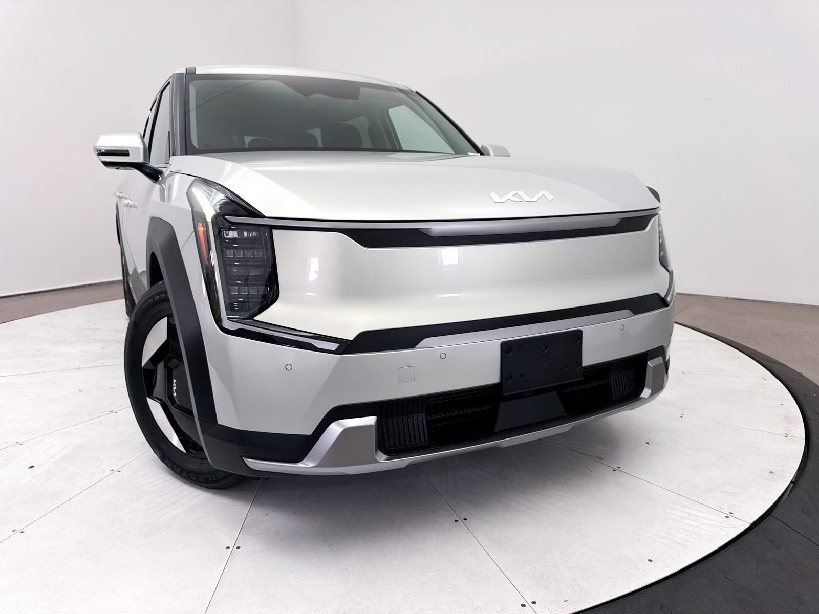 Certified 2024 Kia EV9 Light Long Range RWD image 6