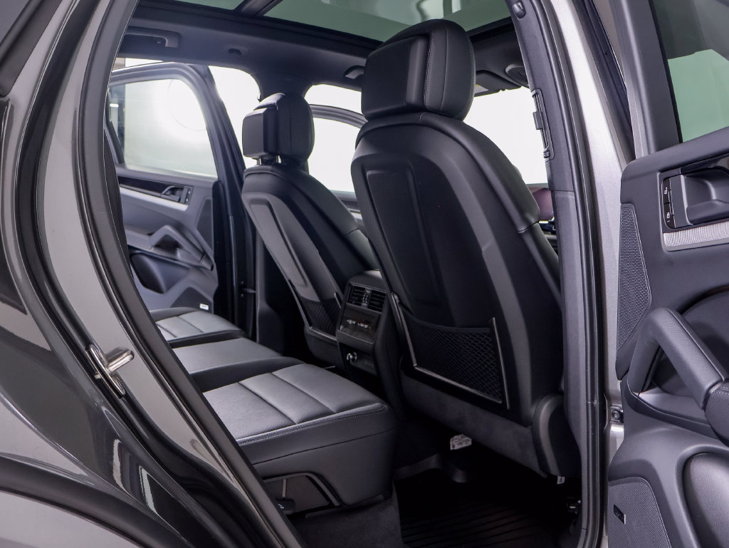 Certified 2026 Porsche Cayenne E-Hybrid AWD/4WD image 7