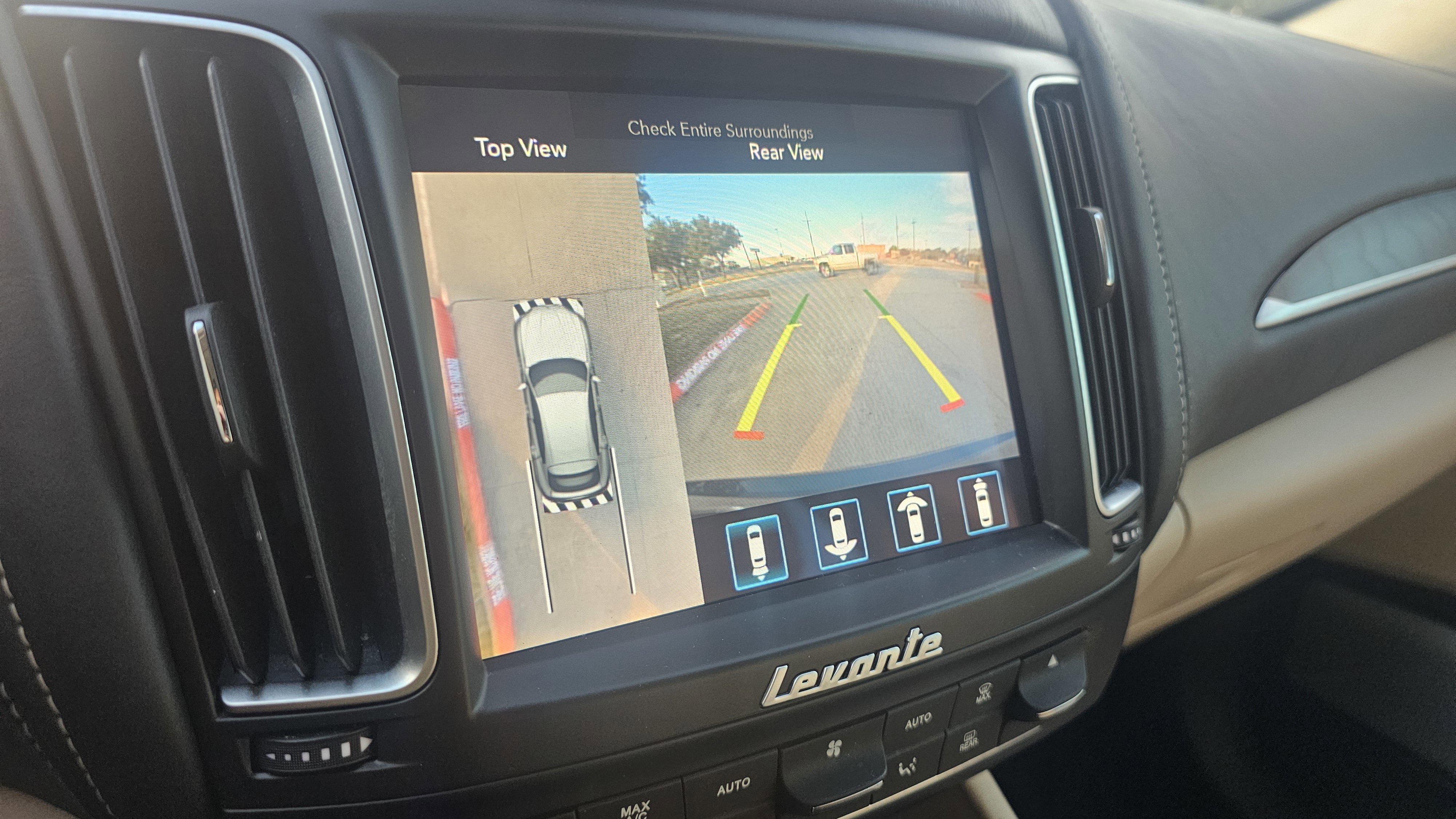 Used 2019 Maserati Levante GranLusso image 44