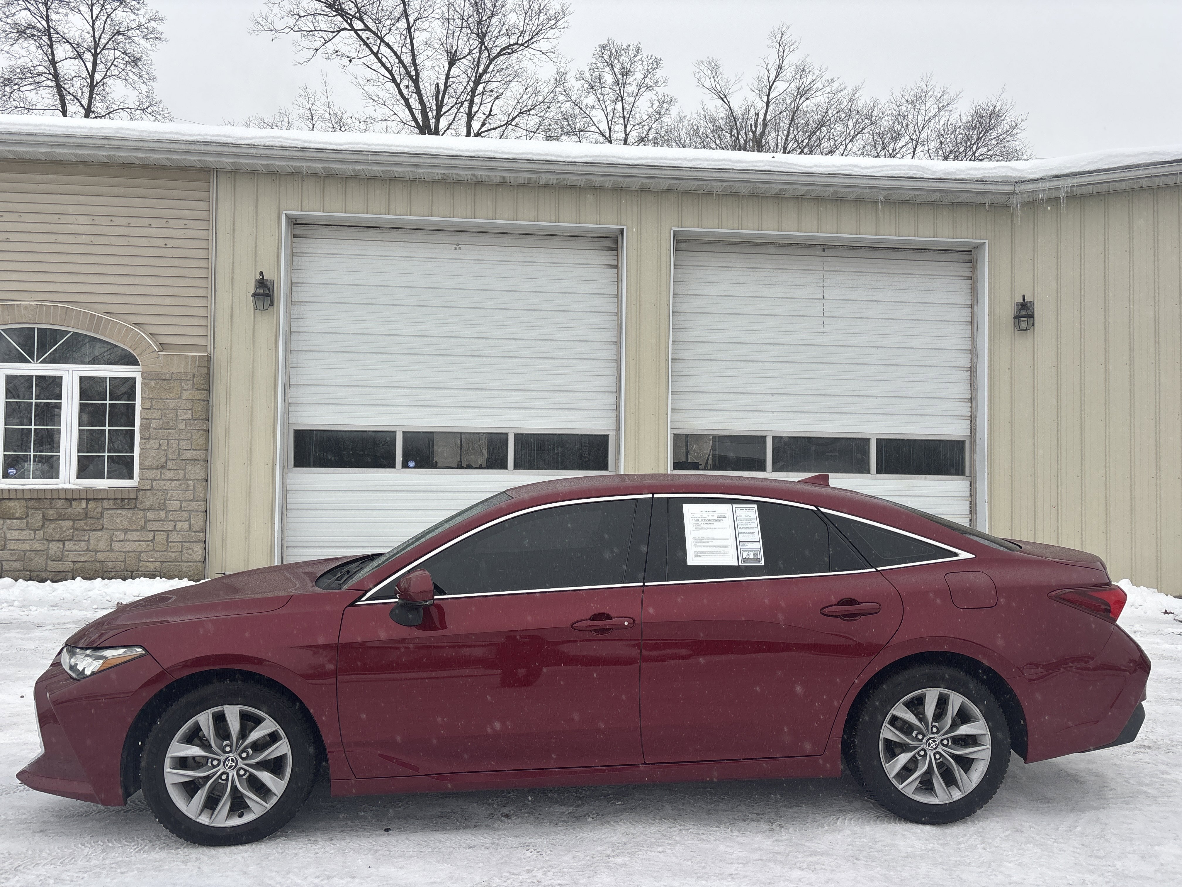 Used 2022 Toyota Avalon XLE FWD image 7