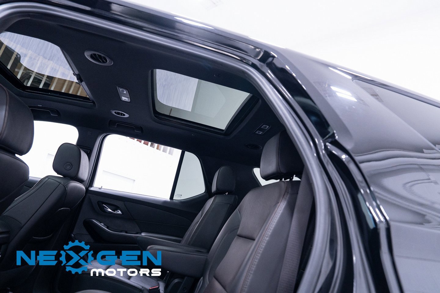 Used 2023 Chevrolet Traverse High Country image 29