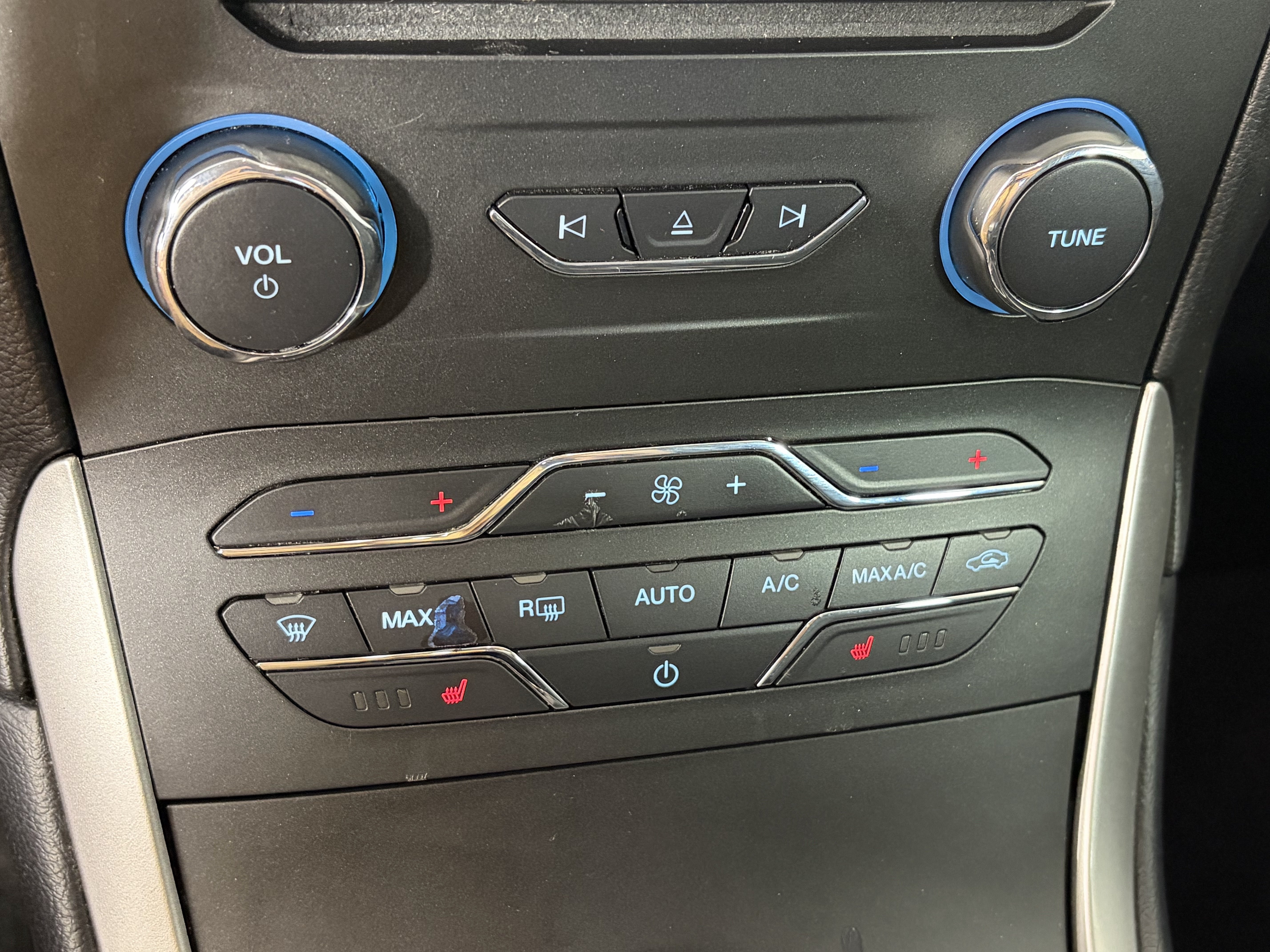 Used 2017 Ford Edge SEL w/ Equipment Group 201A AWD/4WD image 23
