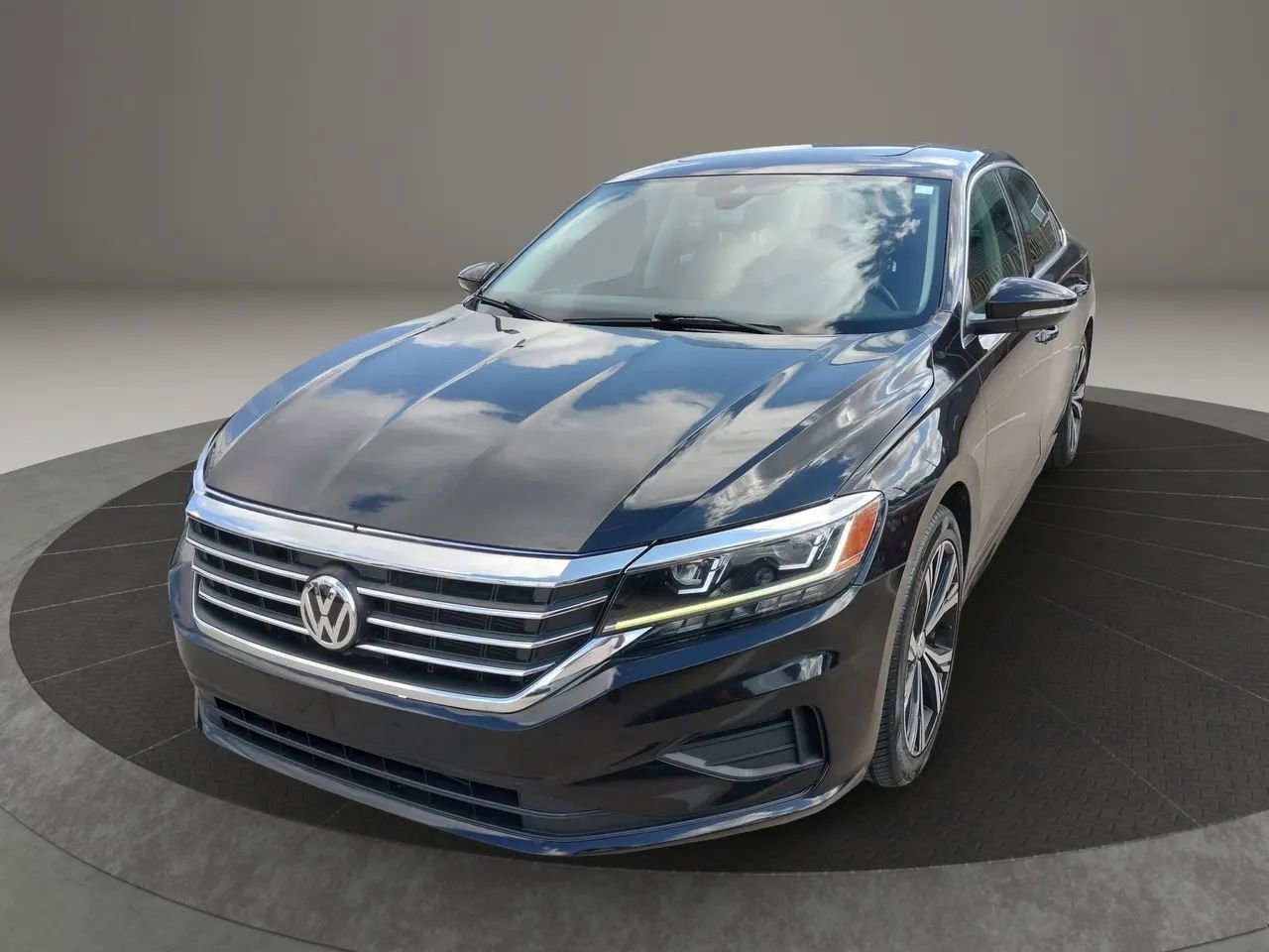 Used 2021 Volkswagen Passat 2.0T SE w/ Luggage Net & Mats Package image 1