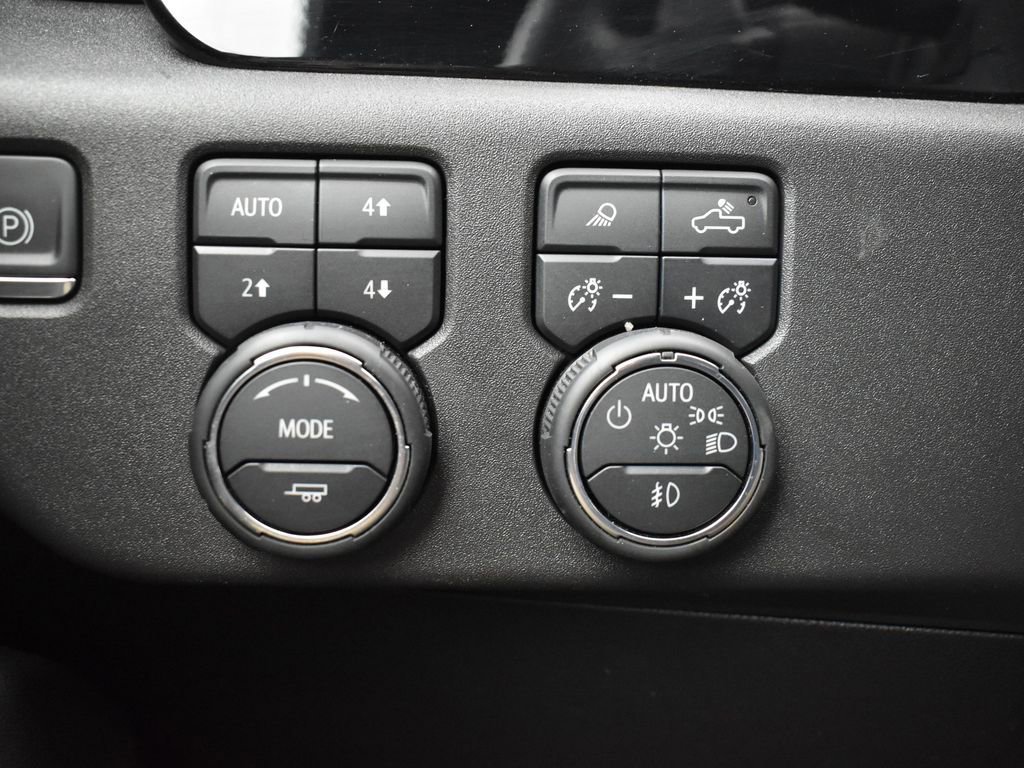 Used 2024 Chevrolet Silverado 1500 LT Trail Boss w/ Convenience Package II AWD/4WD image 18