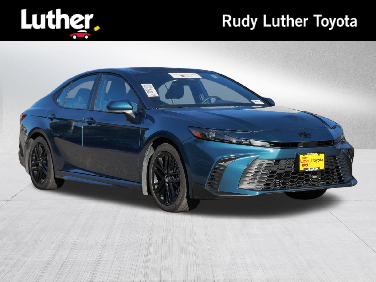 Used 2026 Toyota Camry SE FWD image 1