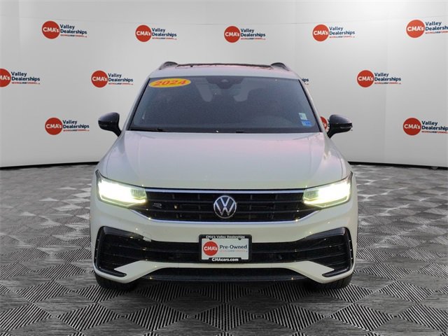 Used 2024 Volkswagen Tiguan SE R-Line image 2