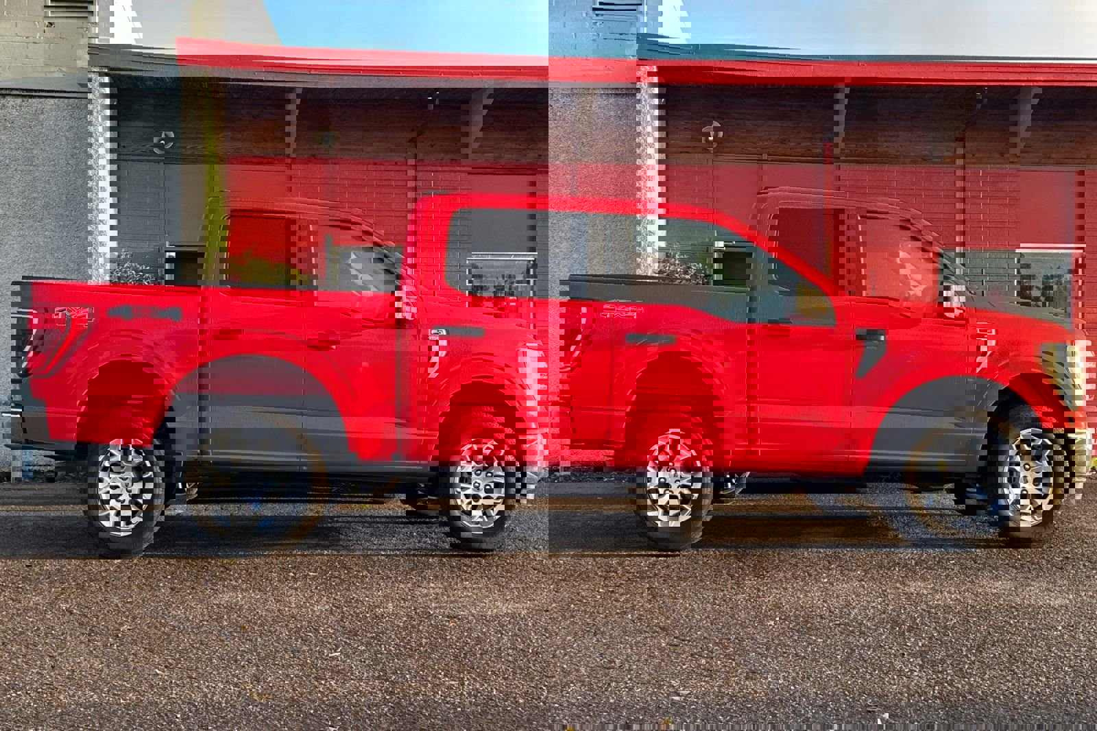 Used 2023 Ford F150 XLT image 3