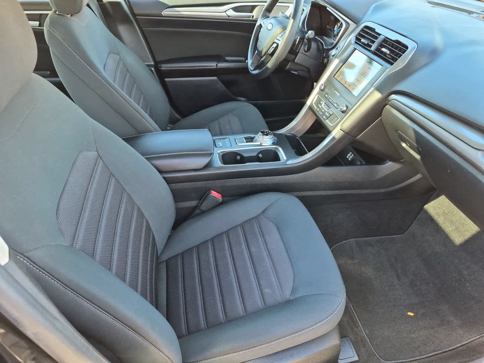 Used 2019 Ford Fusion SE FWD image 23