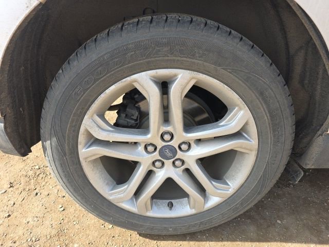 Used 2018 Ford Edge Titanium w/ Ford Safe & Smart Package image 9