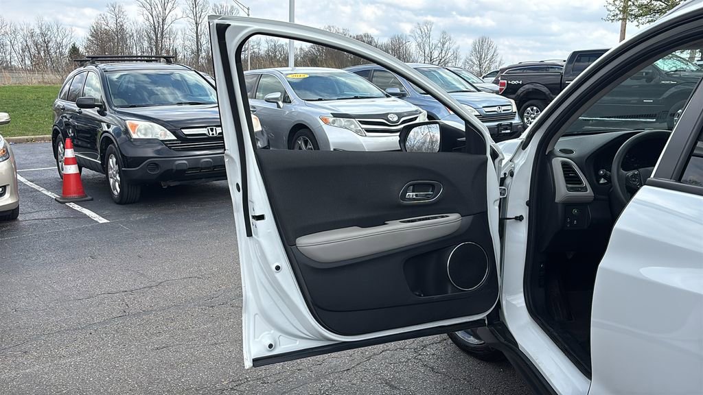 Used 2021 Honda HR-V EX image 11