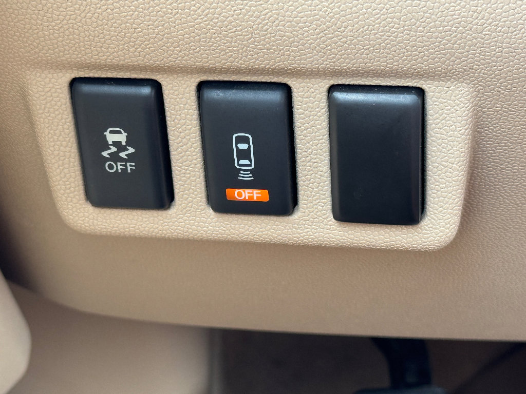 Used 2013 Nissan Titan SV w/ SV Value Truck Pkg AWD/4WD image 21