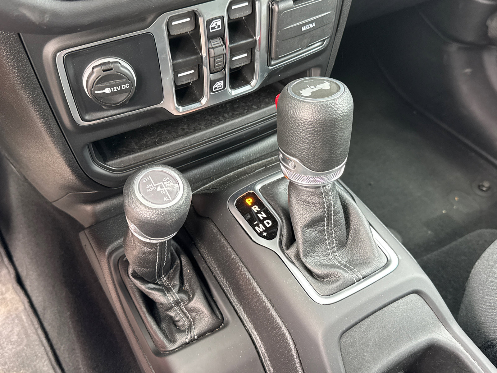 Used 2025 Jeep Wrangler Unlimited Sahara w/ Safety Group AWD/4WD image 32