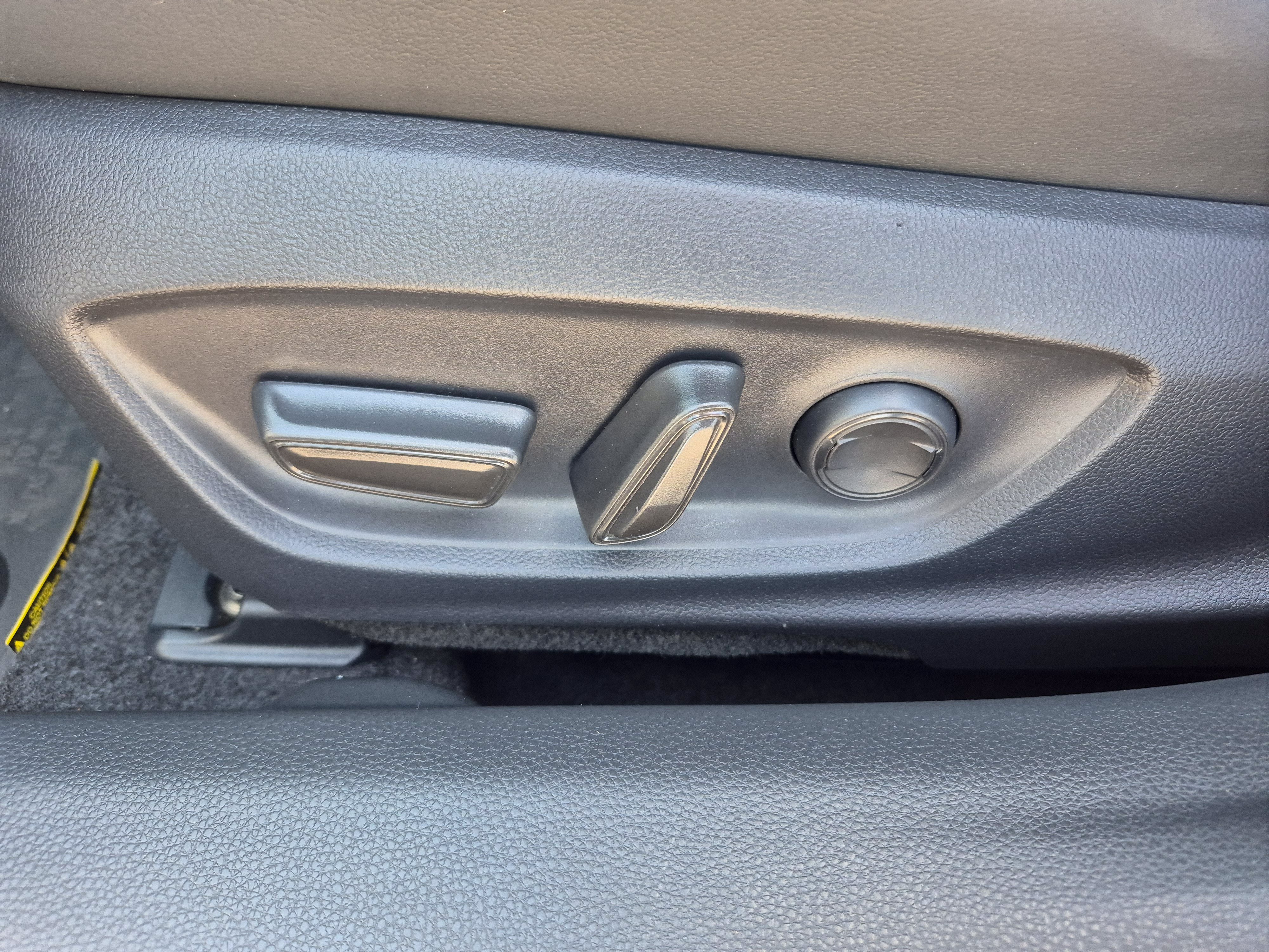Used 2026 Toyota Prius Plug-In Hybrid FWD image 15