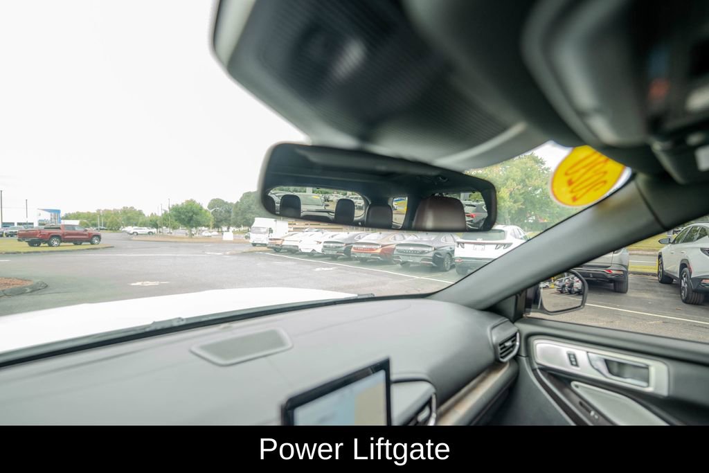 Used 2020 Ford Explorer Platinum w/ Premium Technology Package image 18