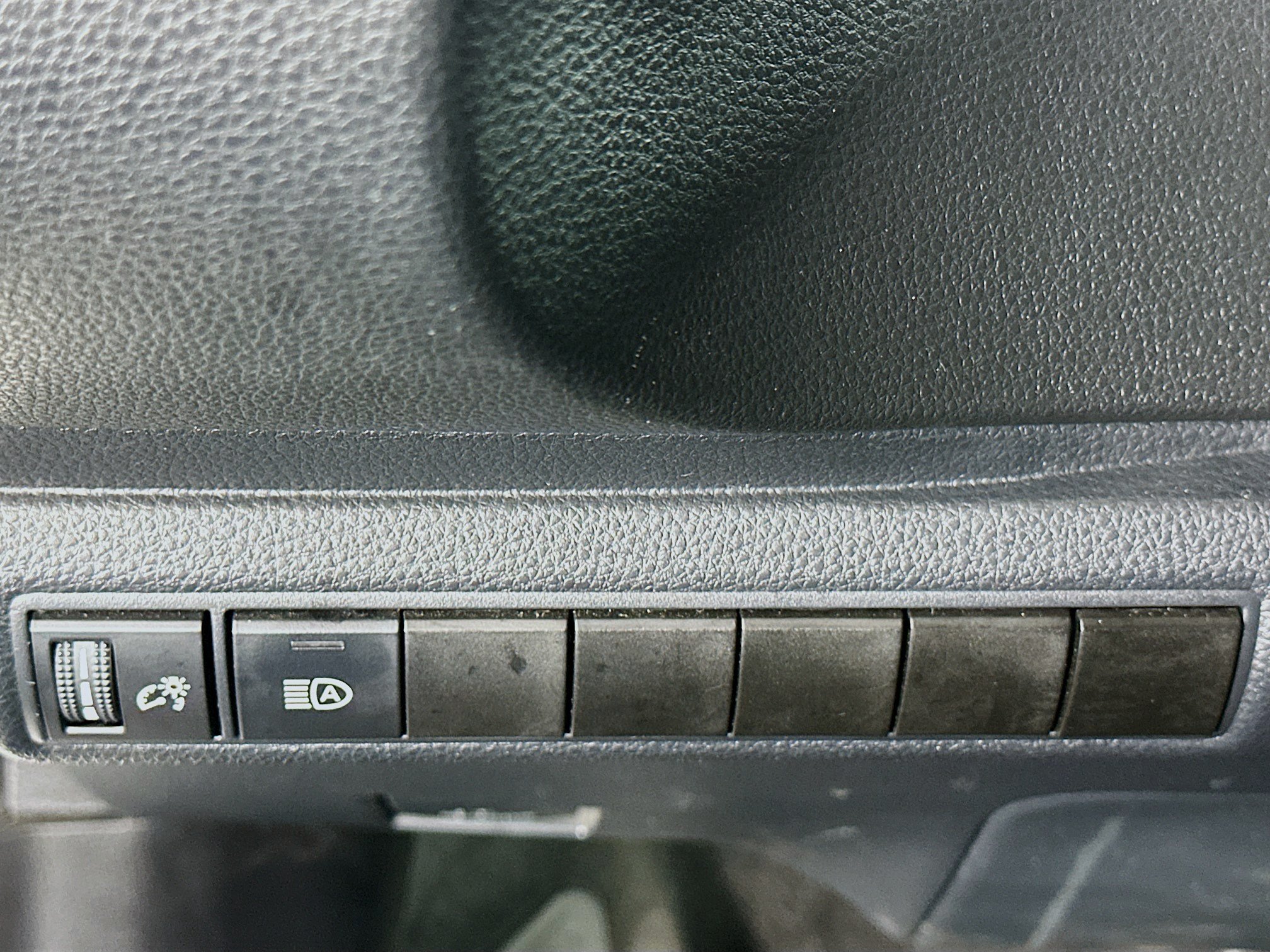 Used 2020 Toyota Corolla LE FWD image 16
