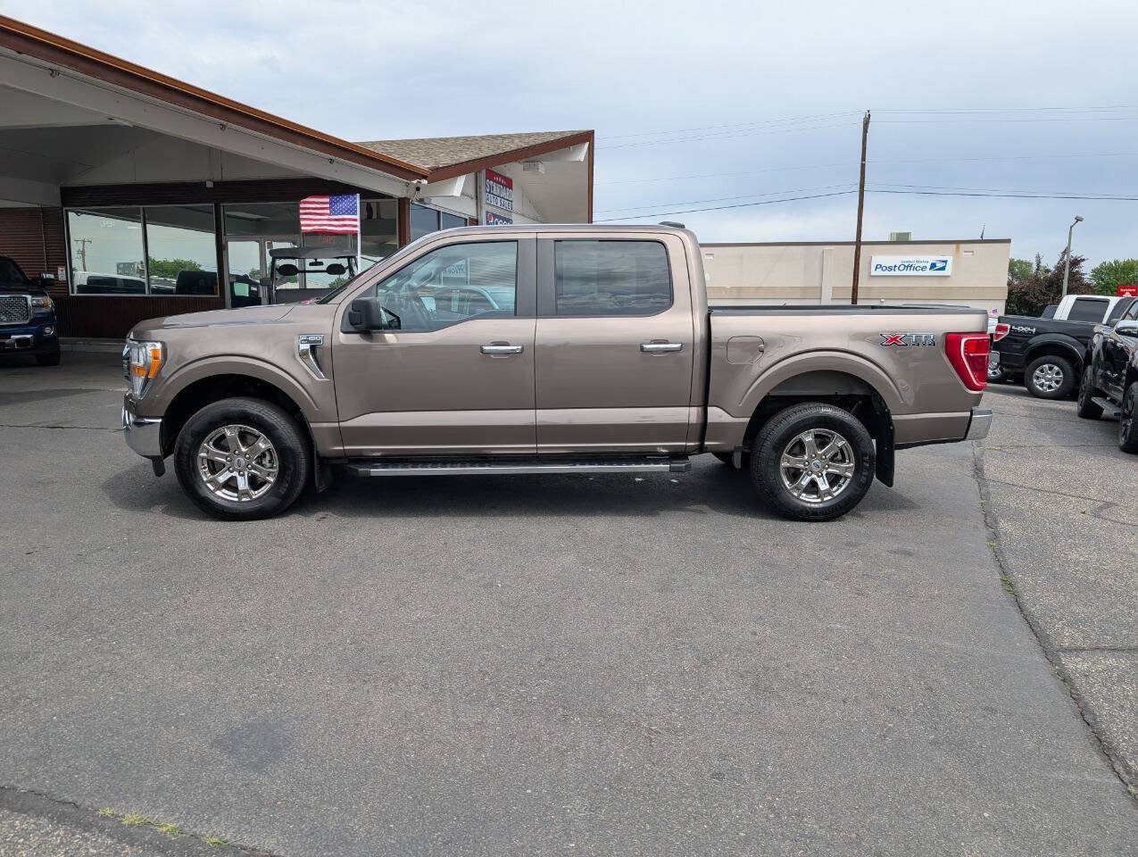 Used 2021 Ford F150 XLT w/ XTR Package AWD/4WD image 4