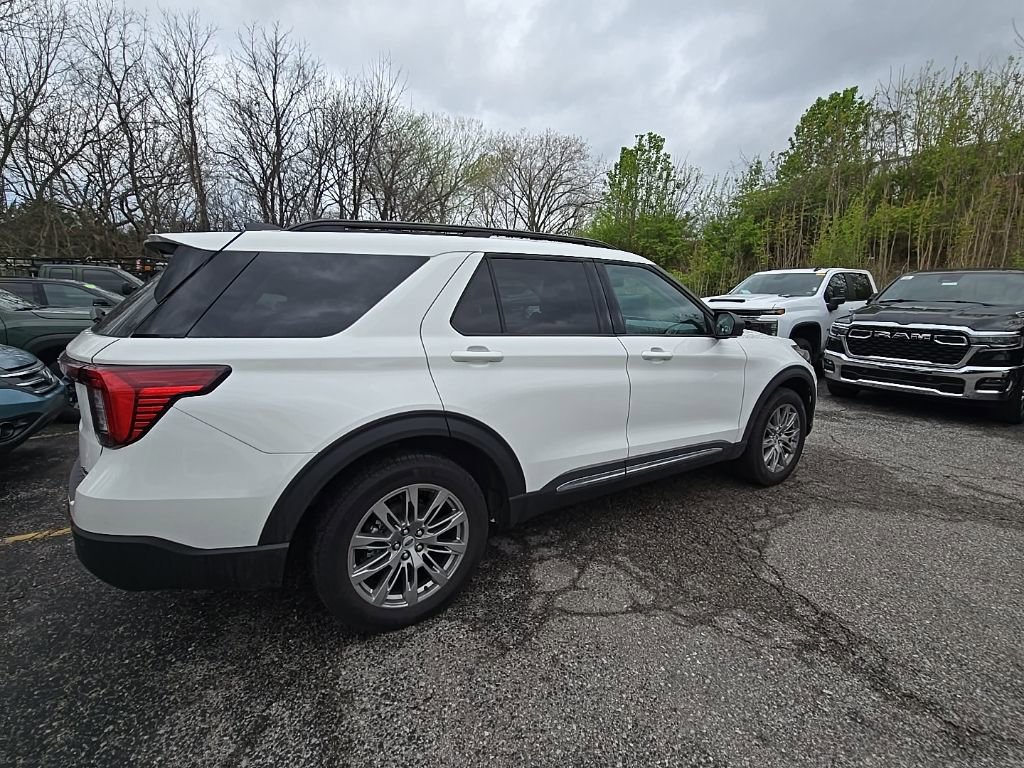 Used 2025 Ford Explorer Active w/ Active Comfort Package image 8