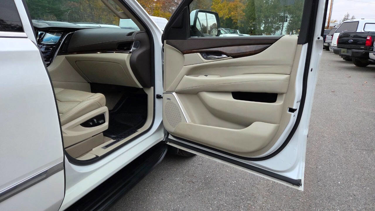 Used 2016 Cadillac Escalade ESV Premium image 41