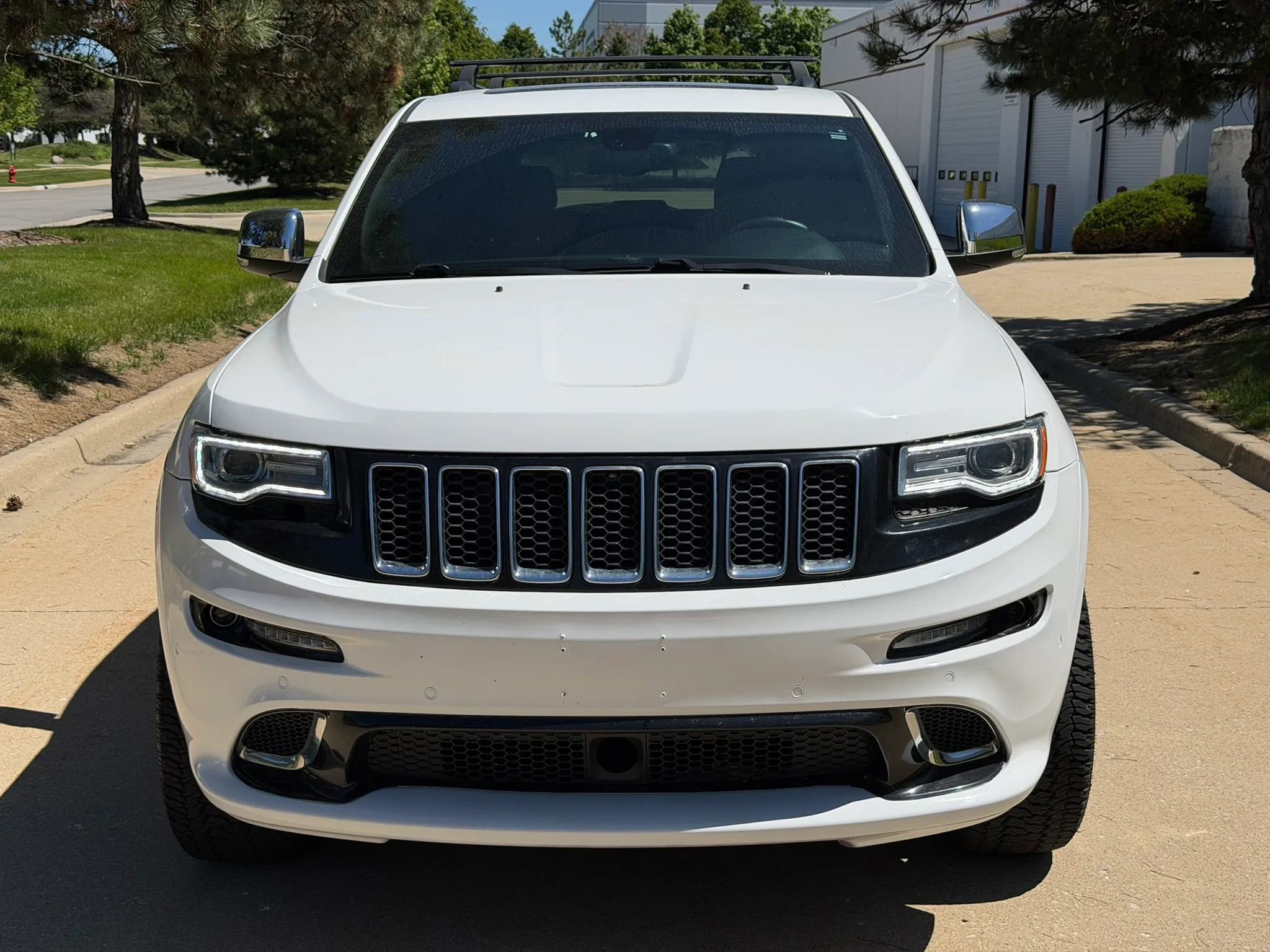 Used 2016 Jeep Grand Cherokee Limited w/ Luxury Group II AWD/4WD image 2