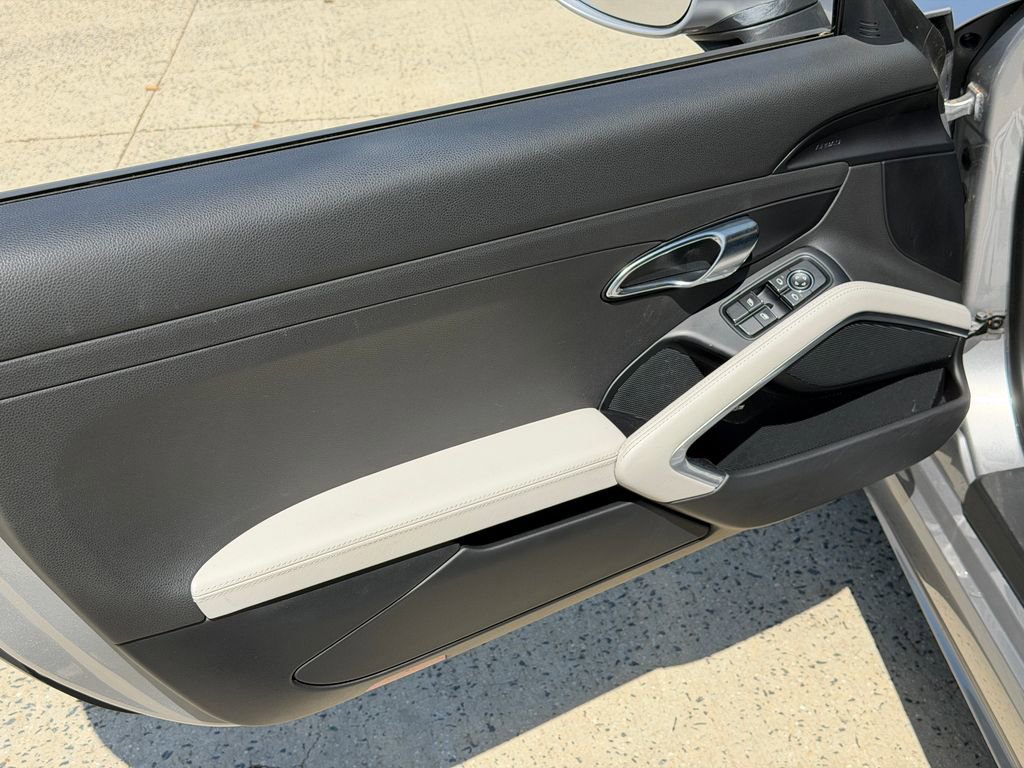 Used 2019 Porsche 718 Boxster RWD image 13