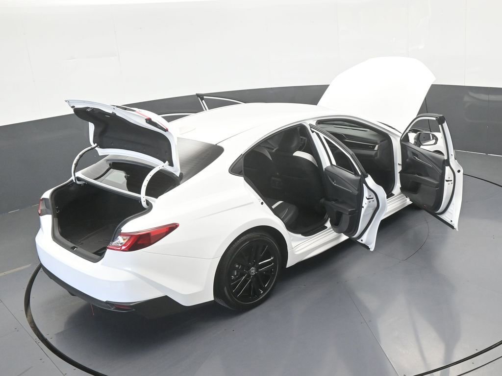 Used 2026 Toyota Camry SE image 69