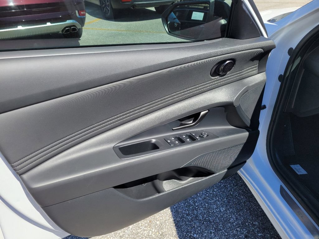 Used 2025 Hyundai Elantra Sport FWD image 7