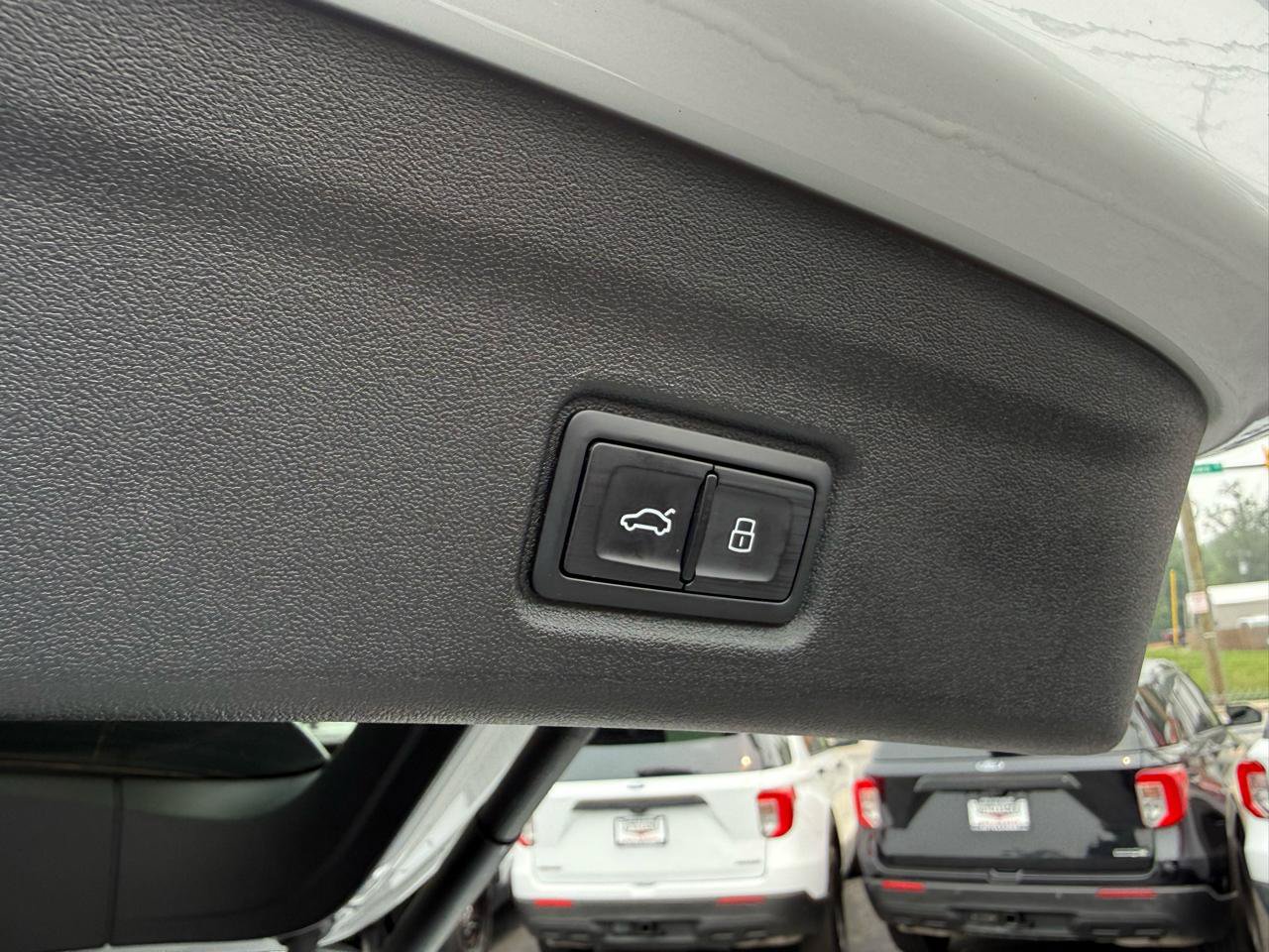 Used 2025 Audi Q6 e-tron Premium w/ 20" Wheel Package AWD/4WD image 30
