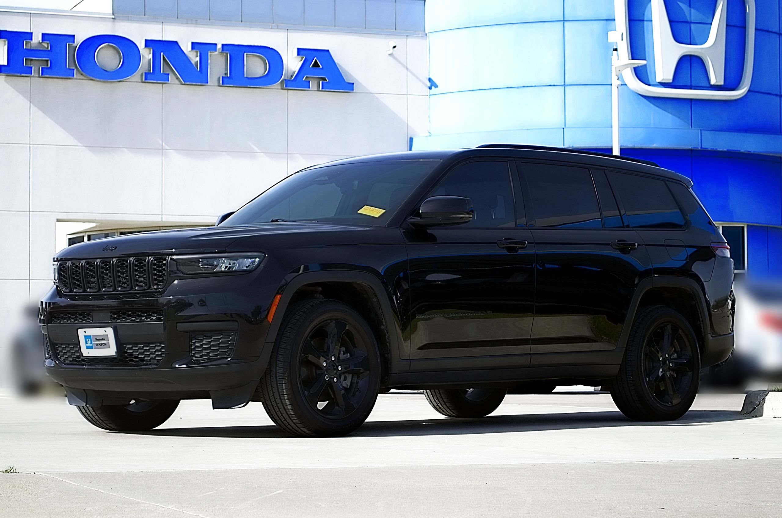 Used 2021 Jeep Grand Cherokee L Laredo image 1